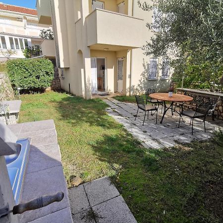 Nico Apartment Novalja Bagian luar foto