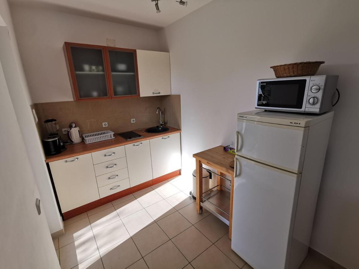 Nico Apartment Novalja Bagian luar foto