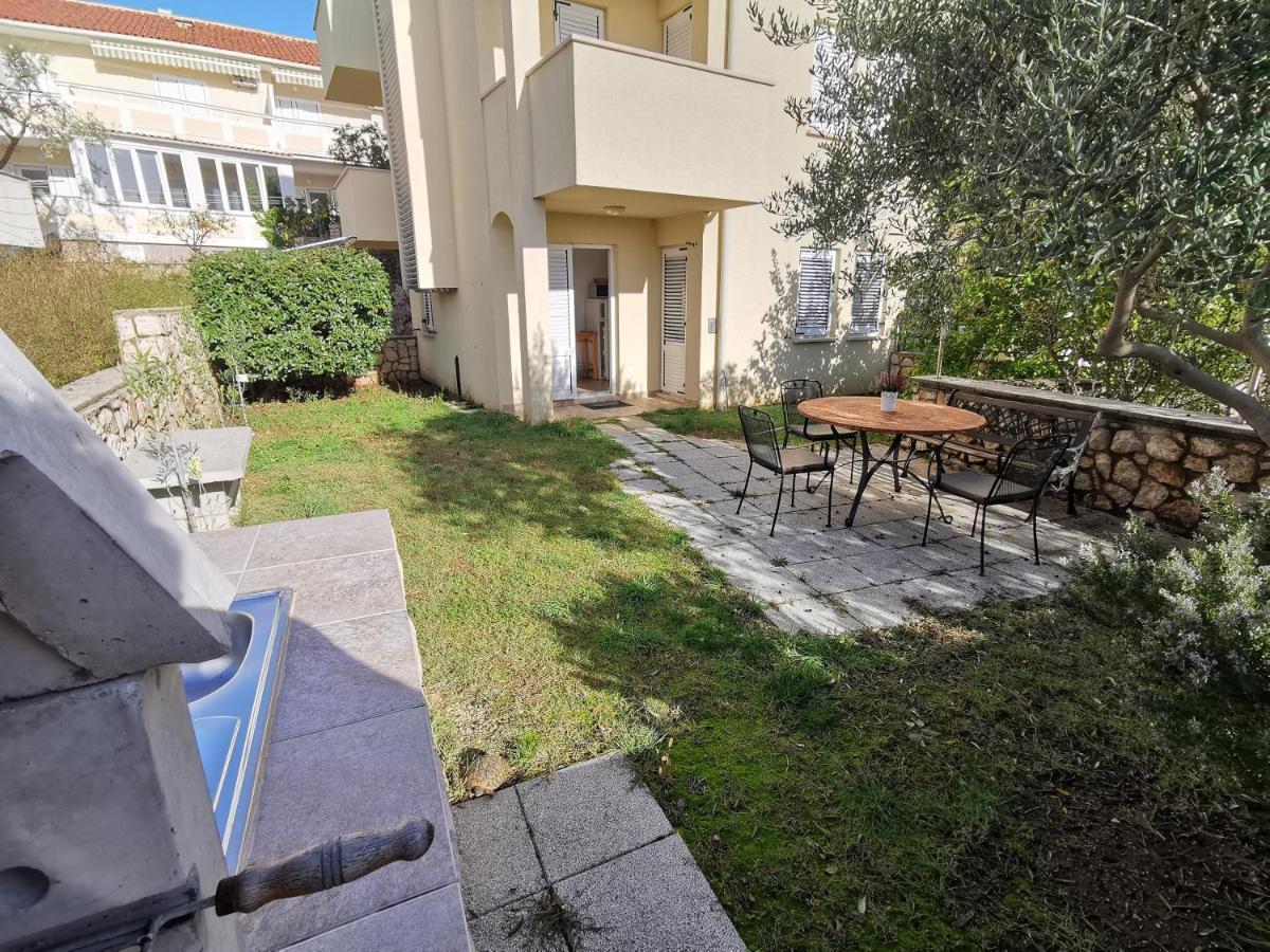 Nico Apartment Novalja Bagian luar foto