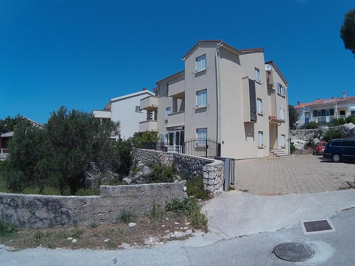 Nico Apartment Novalja Bagian luar foto