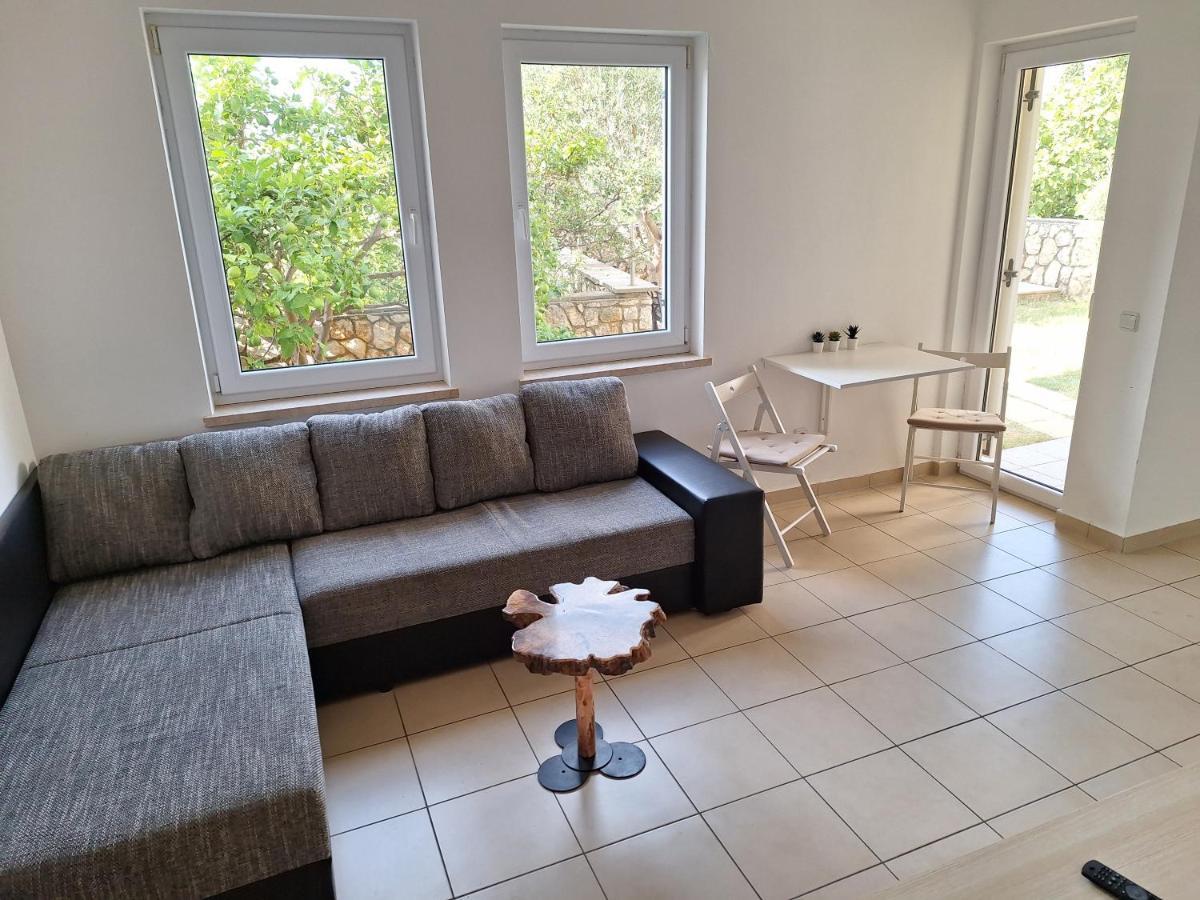 Nico Apartment Novalja Bagian luar foto